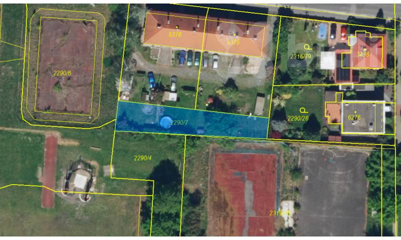 Prodej 1/2 zahrady v Pardubicích, 394m2