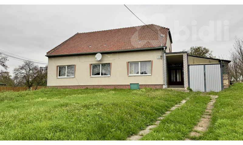 Rodinný dům 3+1 s pozemkem 3 600 m2, Popovice