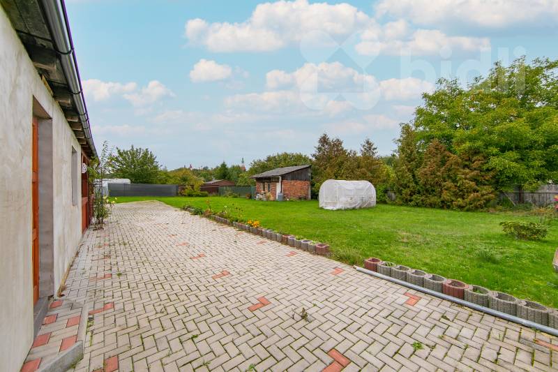 Prodej zajímavého stavebního pozemku s garáží