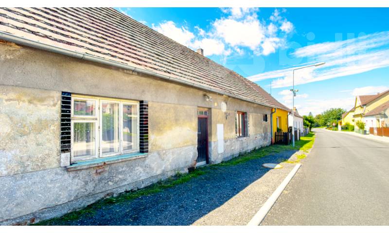 Komerční objekt s uzavřeným dvorem - ideální jako sklad, provozovna firmy i s možností ubytování