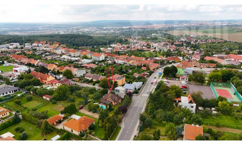 Prodej RD 5+kk, 240 m2, prostorná dvojgaráž, krytý bazén, pozemek 1411 m2, obec Suchohrdly, Znojmo