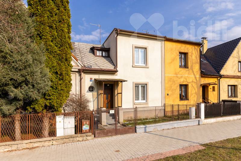 Prodej domu 4+1 se zahradou, Třebeš