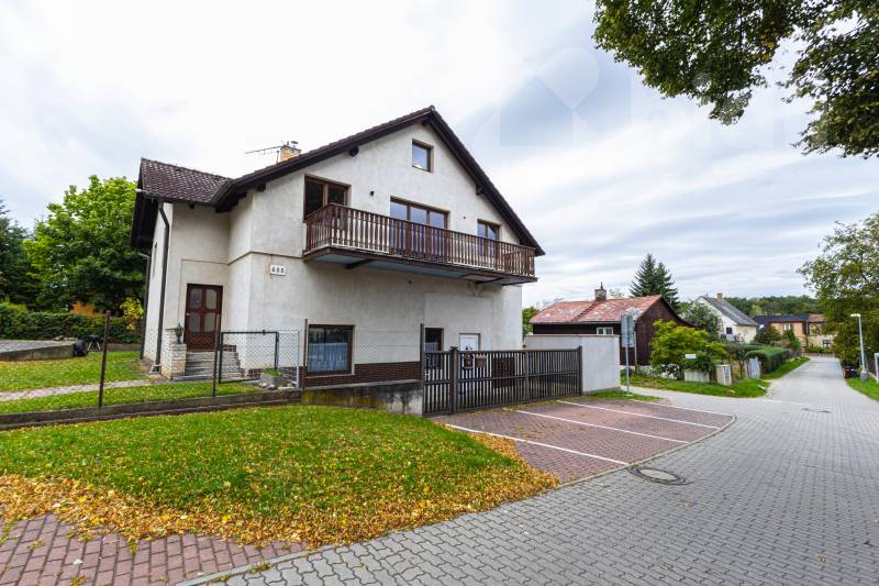 Prodej dvougeneračního domu 9+2 s garáží v Praze 9 - Vinoř.