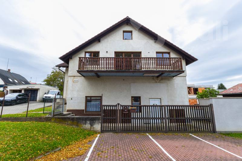 Prodej dvougeneračního domu 9+2 s garáží v Praze 9 - Vinoř.