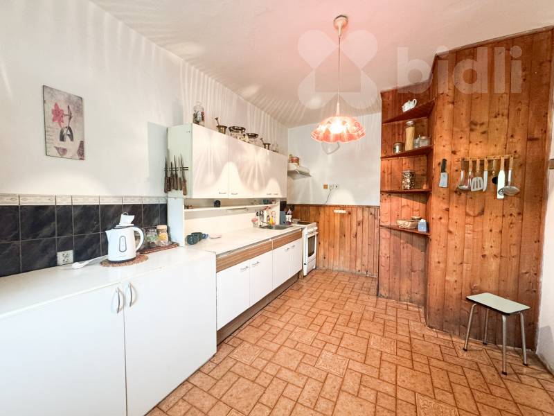 Prodej domu 310 m2 se stodolou 330m2 na pozemku 5 820 m2 v obci Valkeřice