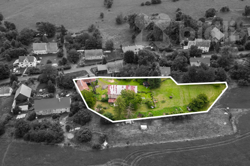 Prodej domu 310 m2 se stodolou 330m2 na pozemku 5 820 m2 v obci Valkeřice