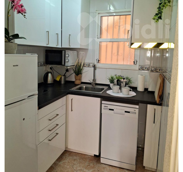 Kompletně vybavený apartmán 3+kk s terasou a výhledem na bazén - Torrevieja, Costa Blanca