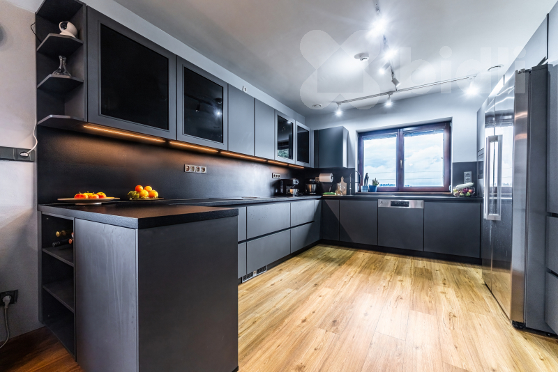 Prodej rodinného domu 390 m2, na pozemku 1199 m2 - Zbizuby