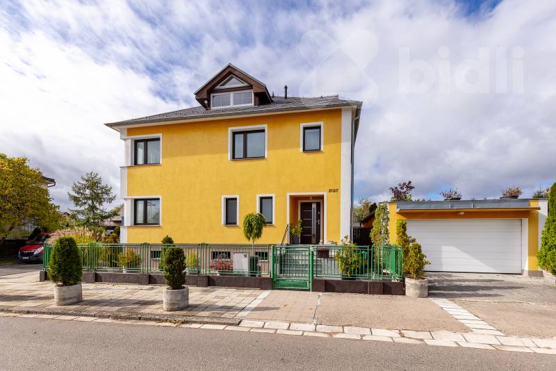 Pronájem prostorného rodinného domu v klidné části Dvora Králové