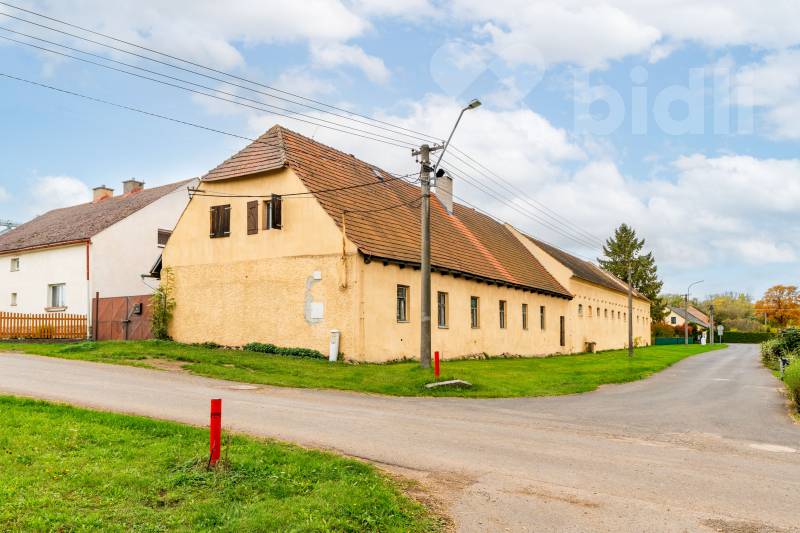 Prodej, RD s bývalým hospodářstvím a zahradou 1 613 m&#178;, Novosedly (Pšov)
