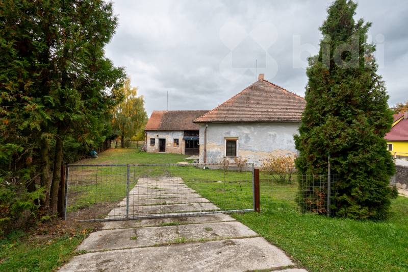 Prodej komerčního objektu s bytem 3+1  92m2- Leskovice