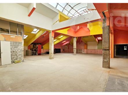 Pronájem obchodní prostor, 422 m²