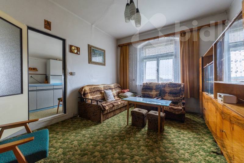 Prodej domu (275 m&#178;) s komerčním prostorem, 2 byty s pozemkem (2752 m&#178;) v obci Maleč