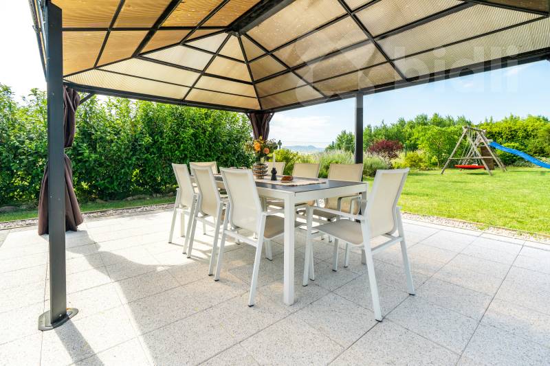 Prodej rodinného domu 350 m2, pozemek 1 055 m2