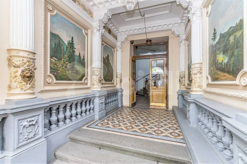 Pronájem podkrov. kanceláří (326 m2), klimatizace, kuchyňky, koupelna, Korunní, Praha 2-Vinohrady