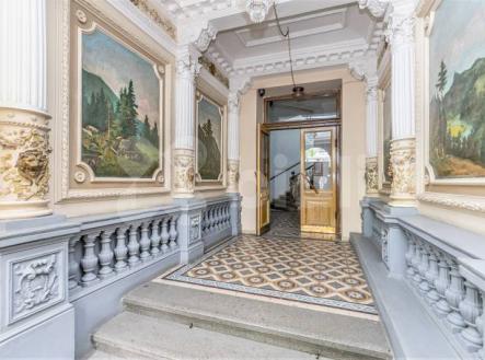 Pronájem kanceláře, 326 m²