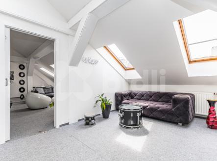 Pronájem kanceláře, 326 m²