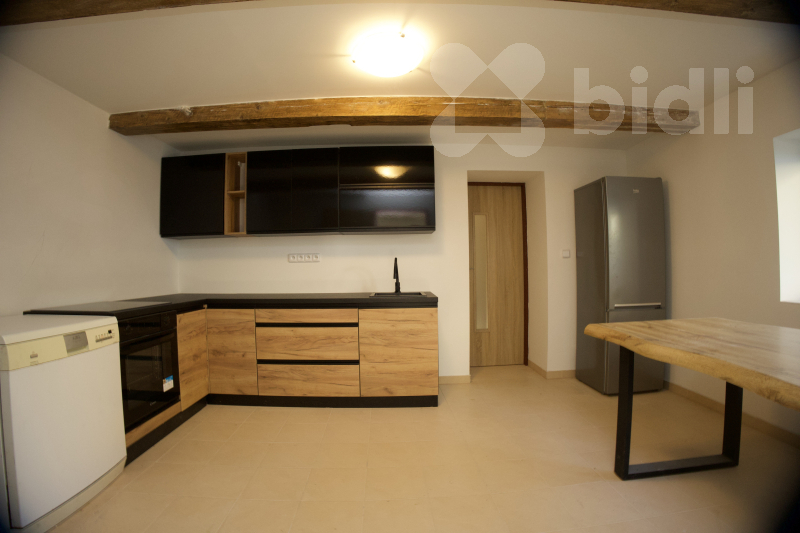 Rodinný dům se zahradou - ideální pro trvalé bydlení i rekreaci.