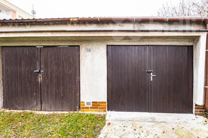 Prodej garáže v Chrástu - výborný stav, zavedena elektřina