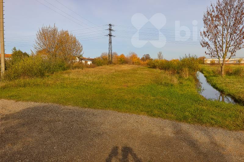 Prodej investičního pozemku 882 m2 , Litvínovice , okres České Budějovice