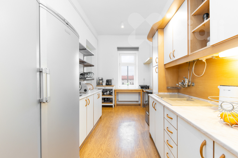 Prodej bytu 2+1 v historickém domě, CP 102 m2 vč. balkonu a sklepu, ul. Domažlická, Ponava