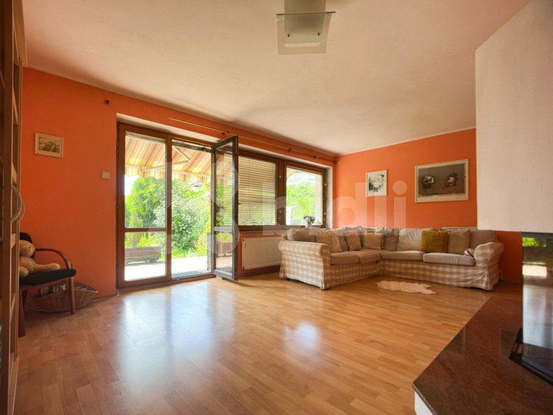 Prodej prostorného řadového RD 6+1/Garáž se zahradou, pozemek 253m2,Hostivice, Haklova