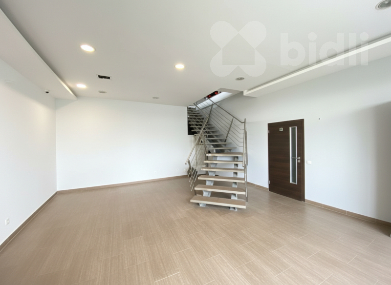 Pronájem obchodního prostoru 220m2, Holohlavy