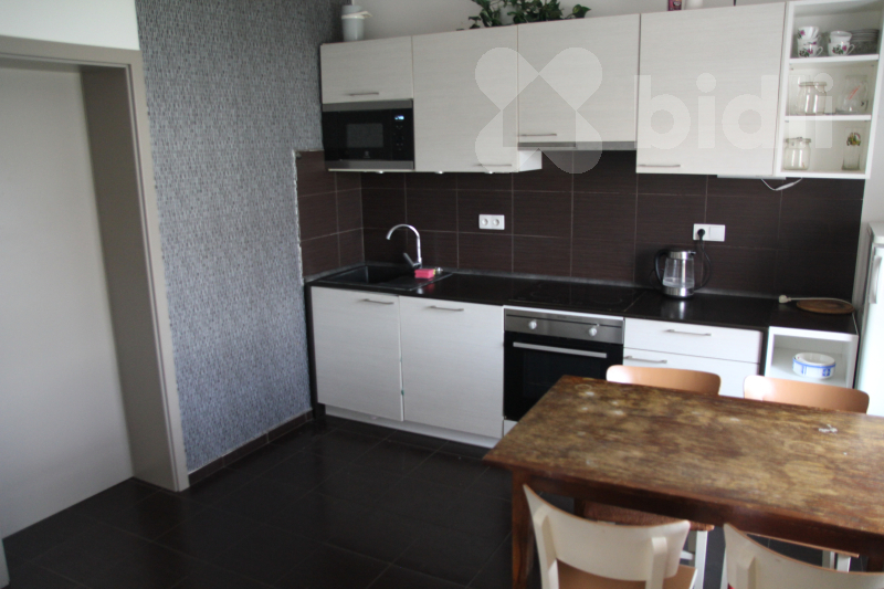 Pronájem kompletně vybaveného rodinného domu 3+1 s parkováním, vlastní garáží  a zahrádkou