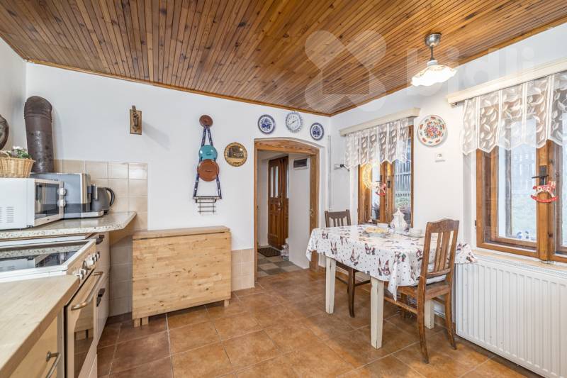 Krásná chalupa s dispozicí 6+1 a pozemkem 1274m2, Horní Poustevna