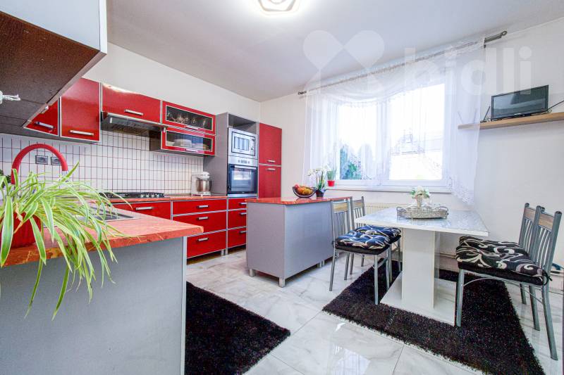 Prostorný rodinný dům 6+1, 230m2, s pozemkem 663m2, Stíčany- Hrochů Týnec