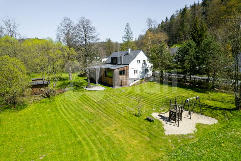 Prodej zrekonstruovaného penzionu 381 m2 a pozemků 3 106 m2, Malá Morávka, pohoří Jeseníky