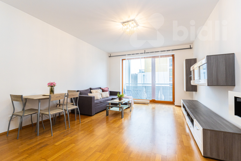 Prodej bytu 2+kk, 67m2, balkon, šatna, garážové stání, cihla