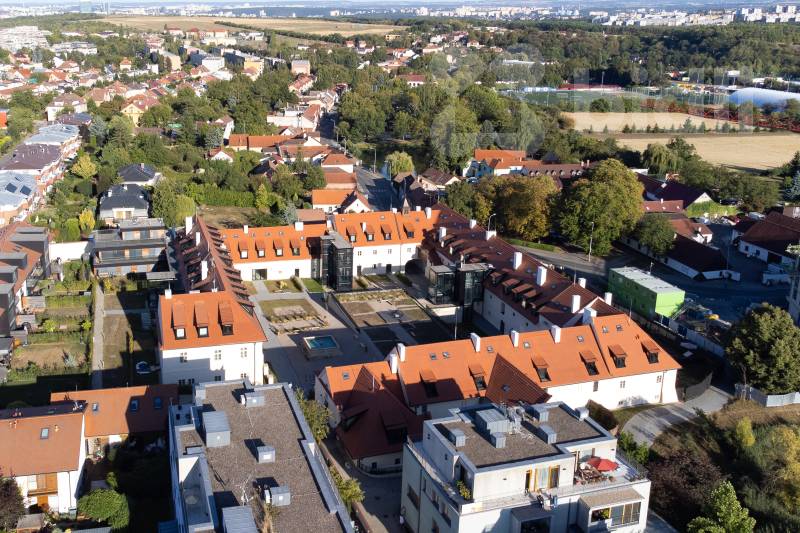 Exkluzivní podkrovní byt 3+kk v rezidenci Jinonický zámek