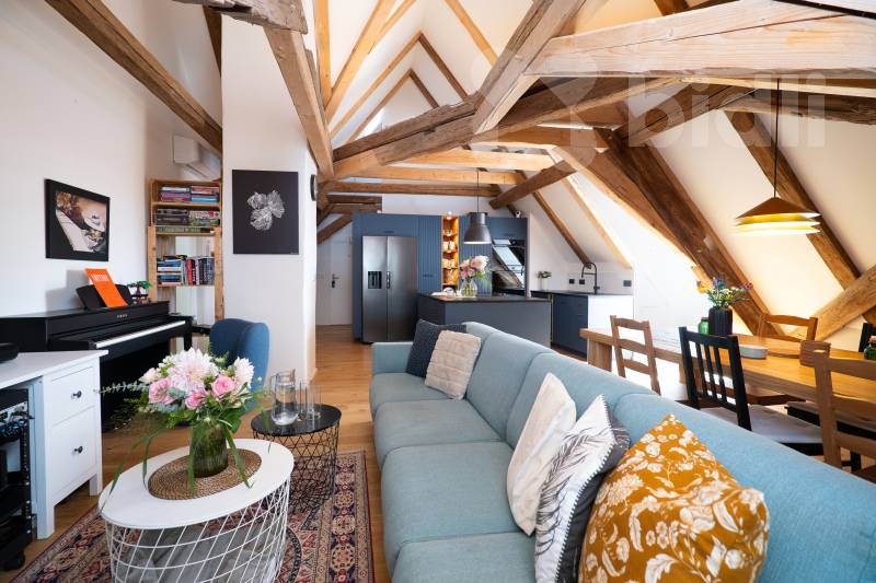 Exkluzivní podkrovní byt 3+kk v rezidenci Jinonický zámek