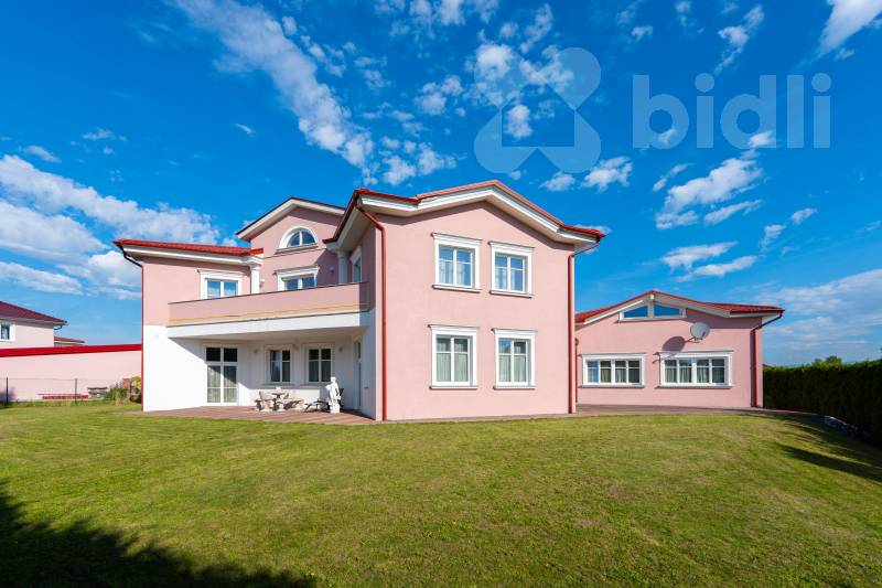 Exkluzivní nemovitost pro sídlo firmy či kliniku - soukromí, prostor a prestiž