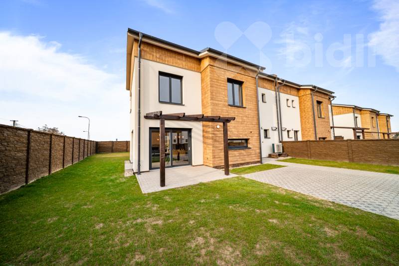 Prodej novostavby 5+kk se zahradou, Hradec Králové