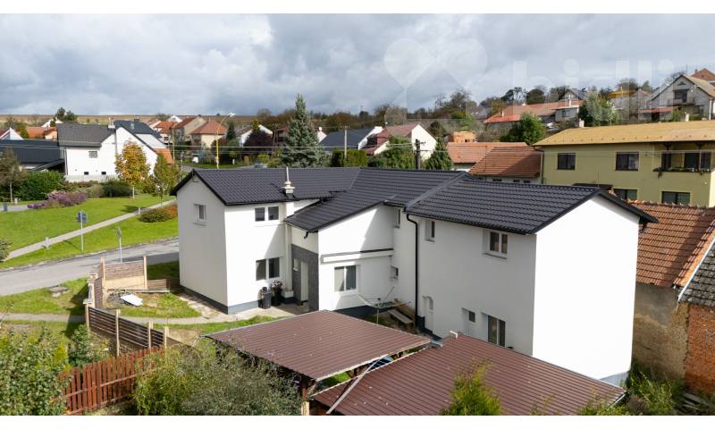 Prodej dvoupatrového rodinného domu - Halenkovice, okres Zlín