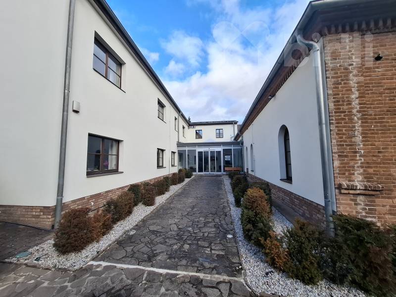 Pronájem kancelářských prostor 876 m2 v Berouně