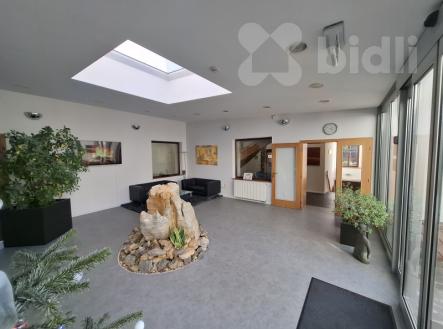 Pronájem kanceláře, 876 m²