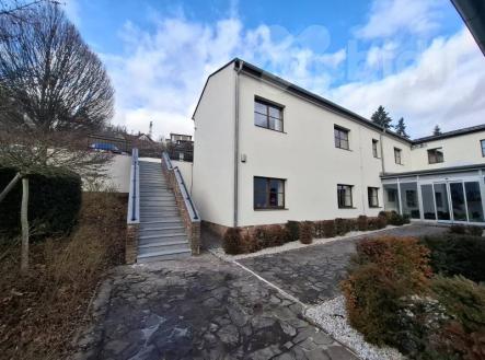 Pronájem kanceláře, 308 m²