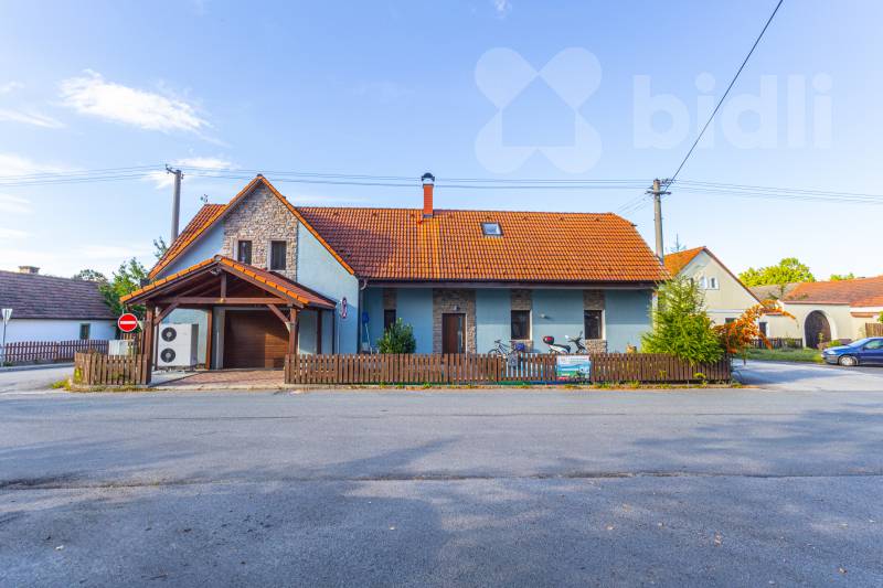 Prodej Rodinný dům 4+1, 180 m2užitné plochy, pozemek 338 m² - Lužnice u Třeboně