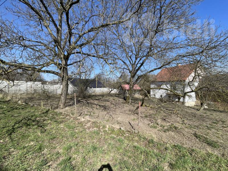 Prodej pozemku 1383m2 pro bydlení - Zaloňov