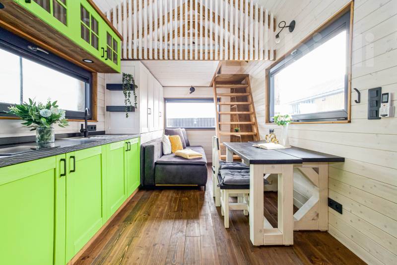 Prodej tiny house 20 m² - plně vybavený, 2× loft na spaní, koupelna se sprchou
