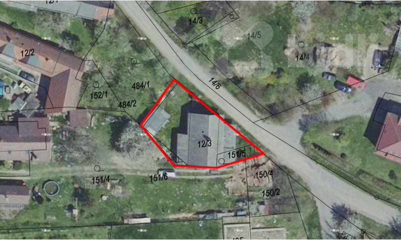 Prodej rodinného domu před rekonstrukcí s velkým potenciálem v obci Makolusky.