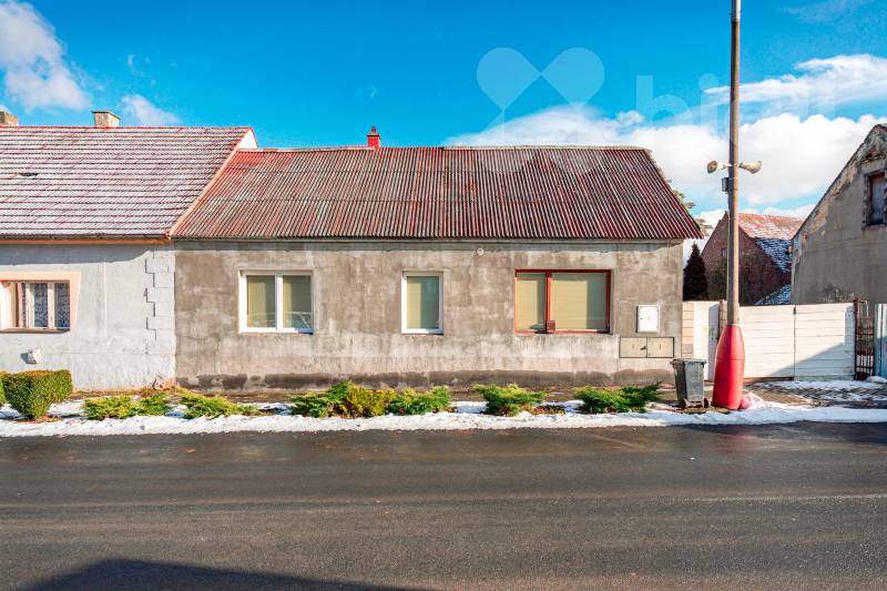 Prodej, rodinný dům se zahradou, Kryry, ul. Komenského