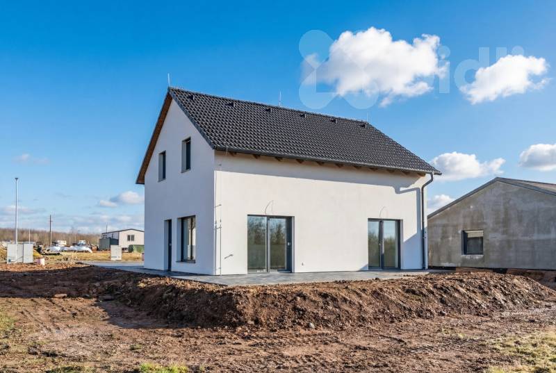 Prodej novostavby 5kk se zahradou, Újezdeček