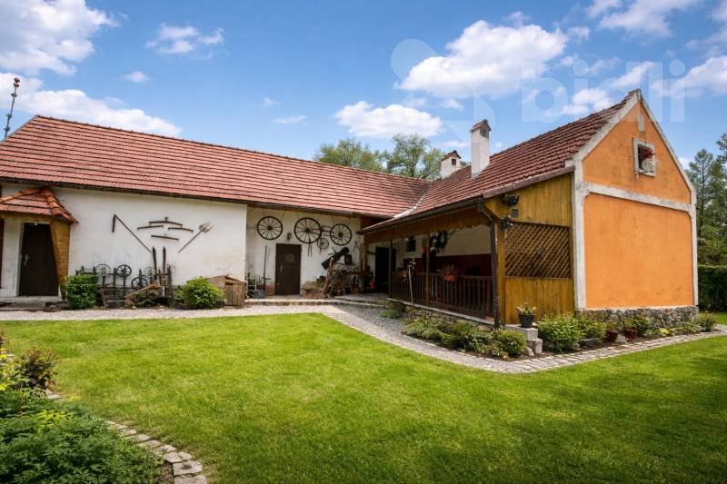 Samostatně stojící chalupa, s velkým pozemkem v obci Desky u Malont