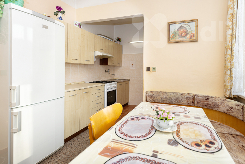 Prodej domu 4+1 se zahradou, Třebeš