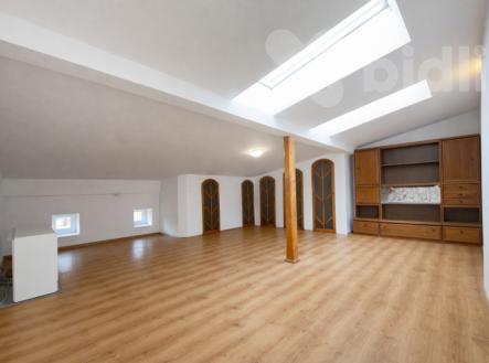 Pronájem bytu, 3+1, 125 m²