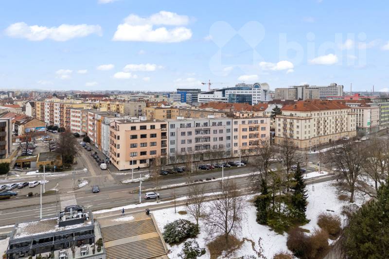 Prostorný byt 3+1 (76 m2) v srdci Pardubic s výhledem do parku